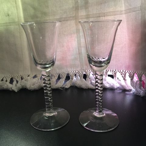 To likørglass / dramglass tvinnet stett Hadeland