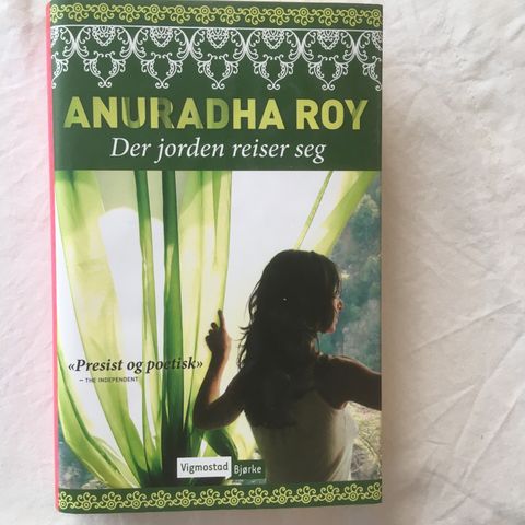 -+BokFrank: Anuradha Roy; Der jorden reiser seg (2011)