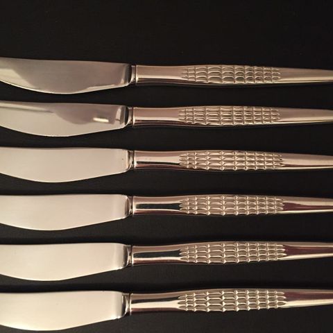 Fasett spisekniver i sølv m/ langt skaft 20,1 cm.  Sølvtøy