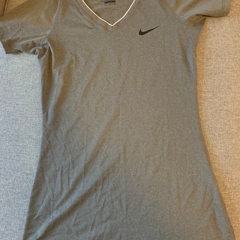Ubrukt Nike t-skjorte