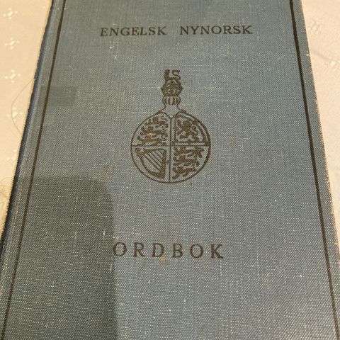 Engelsk - norsk.  Ordbok litt slitt på ende 