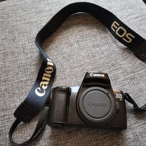 Canon EOS 1000F selges.