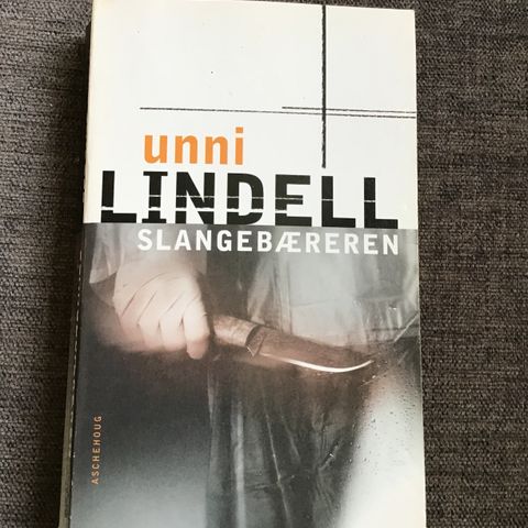 Pocketbok: Unni Lindell, Slangebæreren