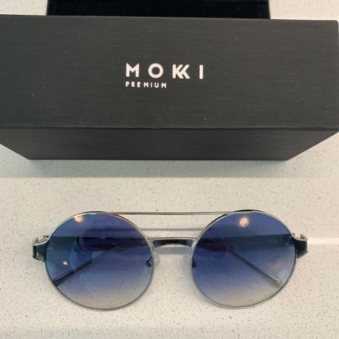 Solbrille fra MOKKI