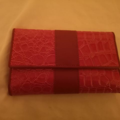 Ny rød lommebok 