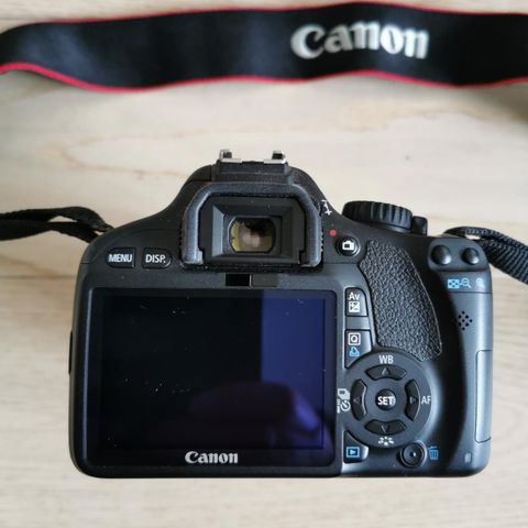 Canon EOS 550D SLR Camera with 18-55mm Lens, Vanguard Carry Bag