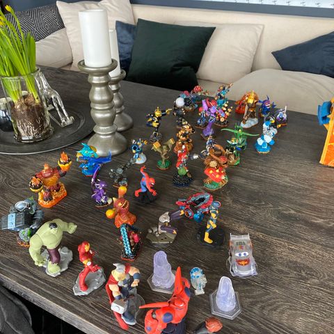 Skylanders og Infinity 2.0 figurer