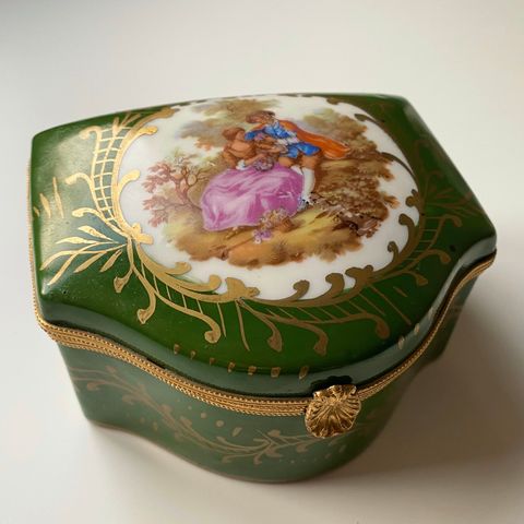 Limoges porcelaines green box