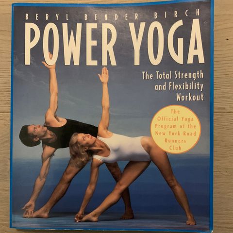 Power yoga - bok på engelsk.