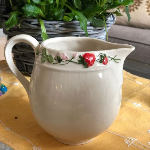 Saft- og melkemugger vintage og tapasskåler fra Royal Doulton 1815