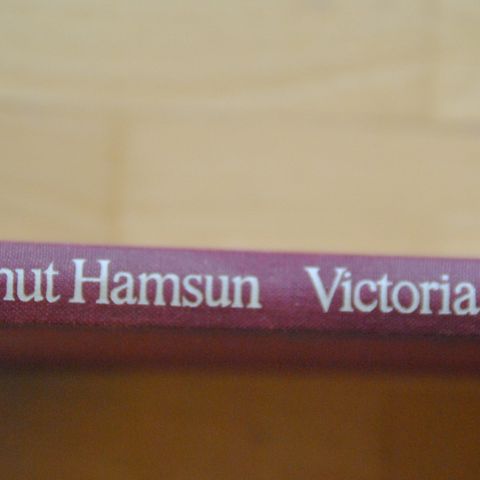 Knut Hamsun: Victoria. Innb. (10). Sendes