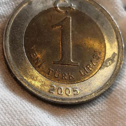 Tyrkia 1 lire 2005 pen kv  bimetall