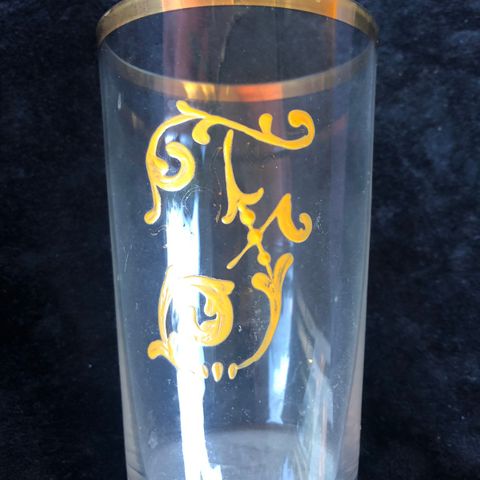 Gammelt monogram glass