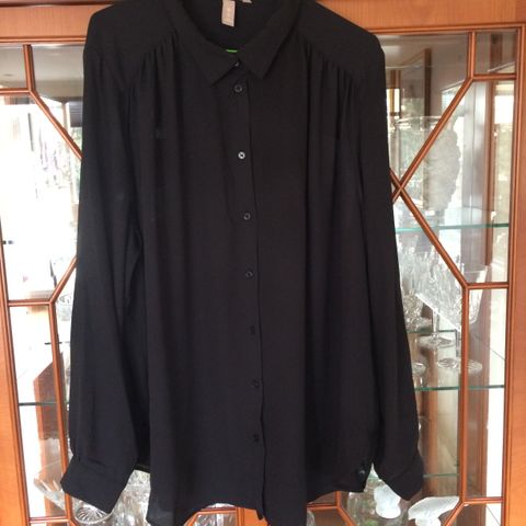 Sort Bluse for stor Dame str xl Ny kr 180,-