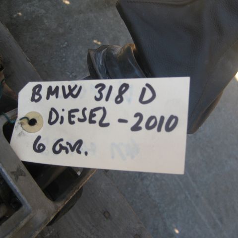 BMW 318  2L Diesel  2010 modell   girkasse 6 trinns manuel selges kr 6000