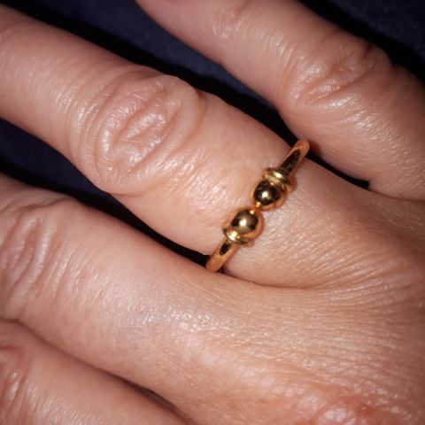 Gullfarget ring