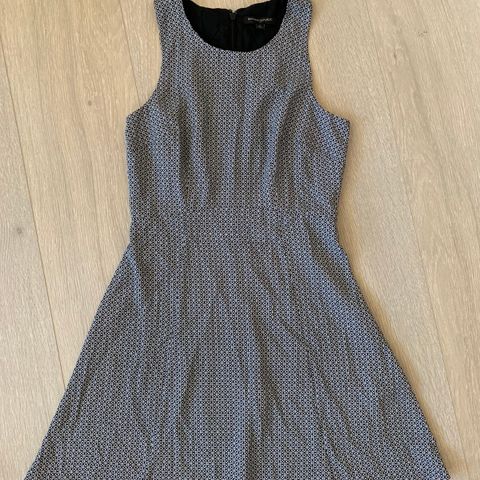 Nydelig Banana Republic kjole (US Size 2) - UBRUKT!