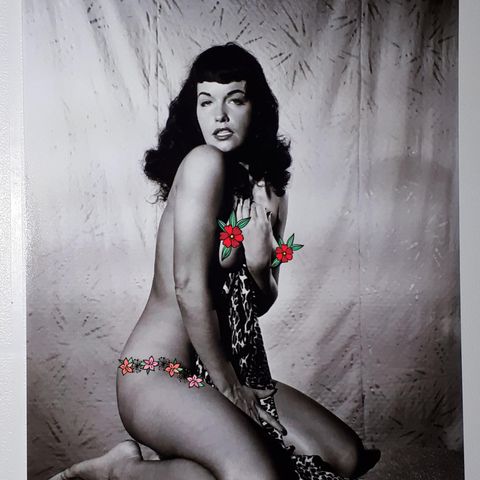 3 BETTIE PAGE GLOSSY PHOTO.