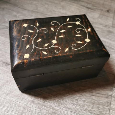 Vintage wooden box, intarsia