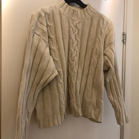 Nydelig strikket genser