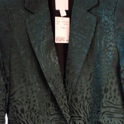 NY ,Smaragdgrønn silkeaktig dress /fin jakke til vår garderoben,ny m merkelapp