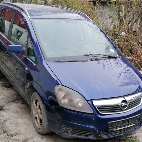 Opel Zafira B 1.9dti selges i deler.