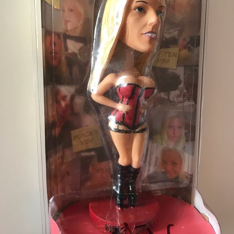 Nina Marie BobbleHead SIGNERT!