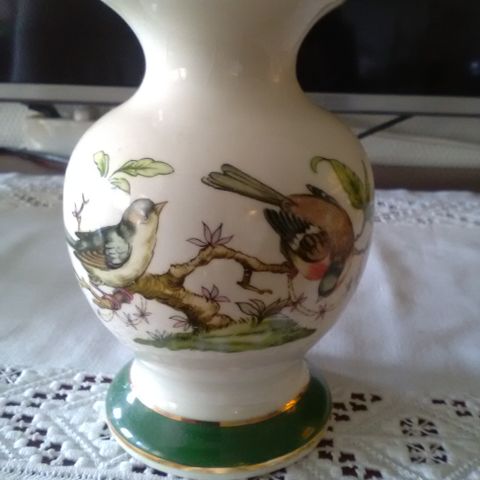 Nydelig italiensk porselensvase med fugler og gull