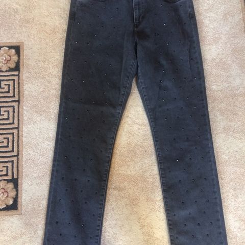 Ny svarte jeans Slim Ankle High Waist str. 33/ CN 175/84 A til salg
