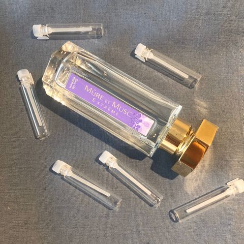 L’Artisan Parfumeur: Mûre et Musc Extrême. Sample / dekanter på 1 ml eller 2 ml