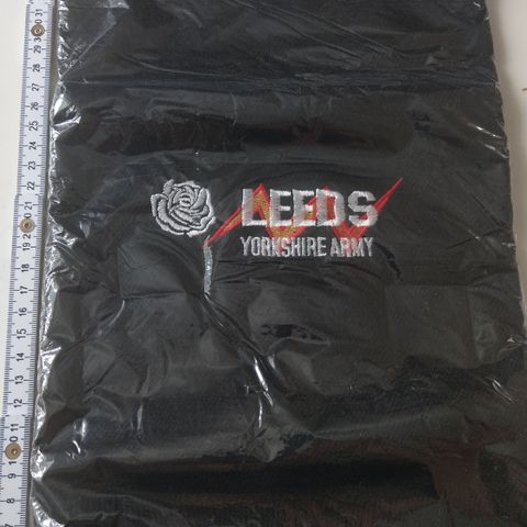 Leeds Yorkshire Army supporterskjerf ny i plastikk FV5