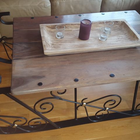 Dekorativt hyttebord selges, kan sees på Kirpis på Drottningsvik senter