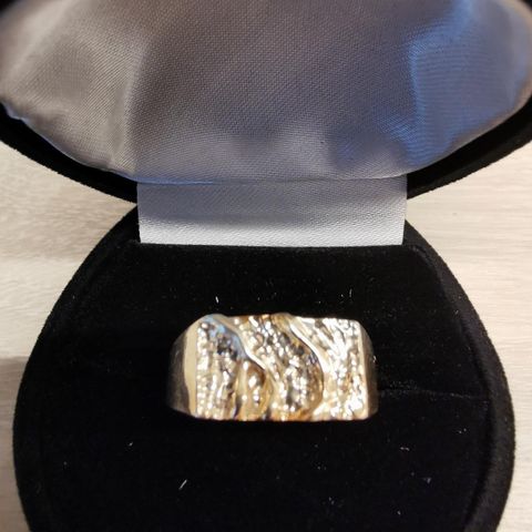 Gents Dress Ring 18K Gold, 4 grams, Size 8