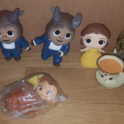 Skjønnheten & Udyret Disney figurer selges!