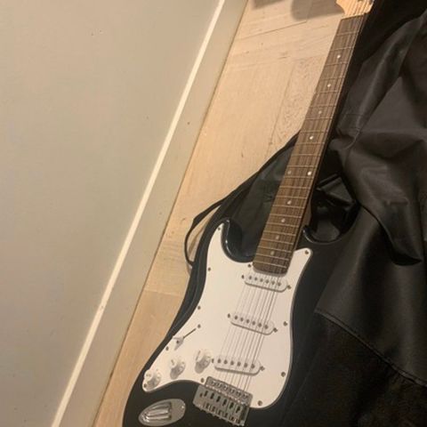  Dimaveri El Guitar (Left Handed ) + Berhinger Pedaler FX modulator