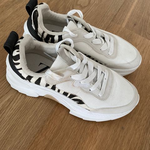 Sneakers fra ZARA