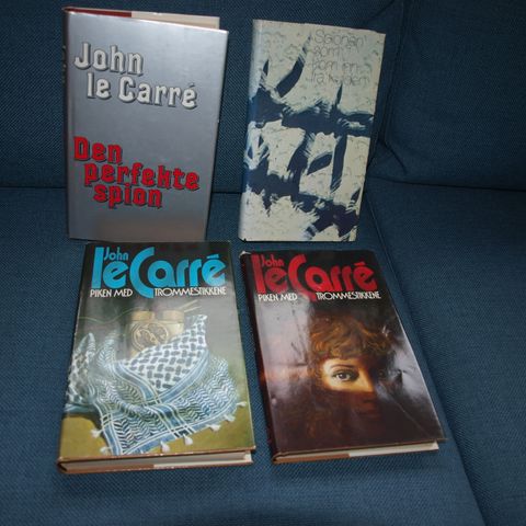 Fire bøker av John Le Carre selges