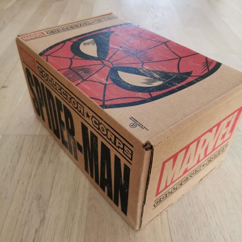 Komplett Marvel Collector Corp Spider-Man boks!!