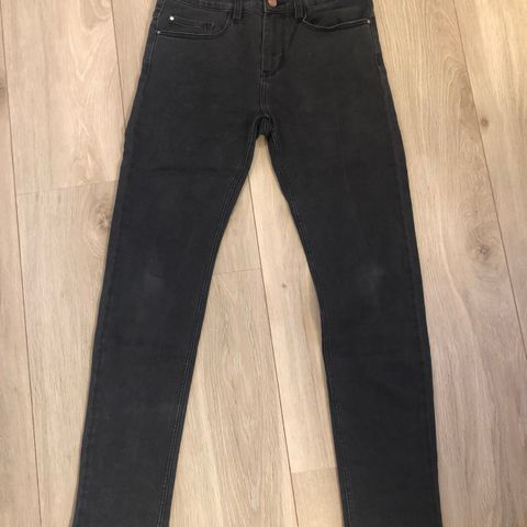 2 hettegensere, 1 joggebukse og en sort jeans - str 158/164