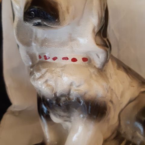 Eldre Hunde figur tung stor i gips