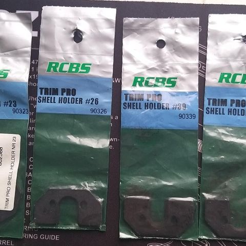 8 forskjellige RCBS Trim Pro Shellholder