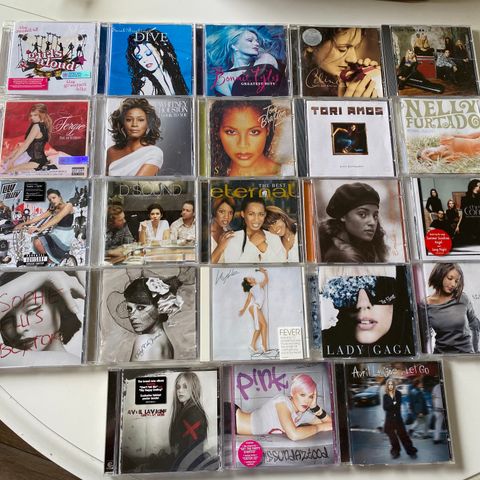 CD-er med diverse kvinnelige vokalister