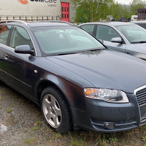 Audi A4 B7 2006 xenon hovedlamper og utv speil.