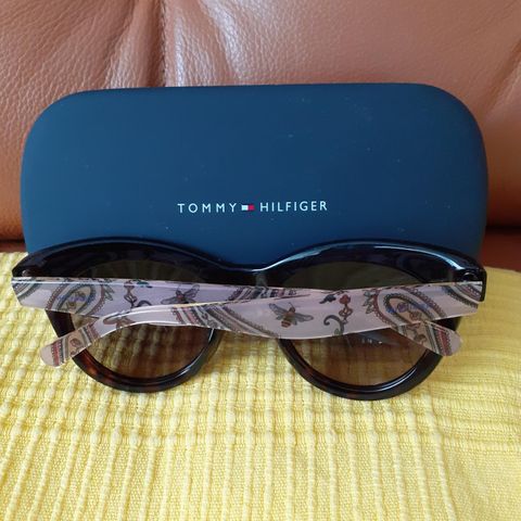 Helt NY Tommy Hilfiger solbriller