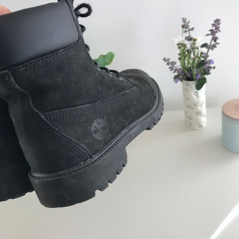 Timberland sko i svart, semsket skinn (nypris 1999kr)