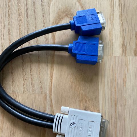 DVI til VGA adapter