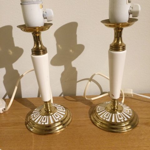 Nydelige gamle lamper fra 50-60 tallet  i hvitt og messing