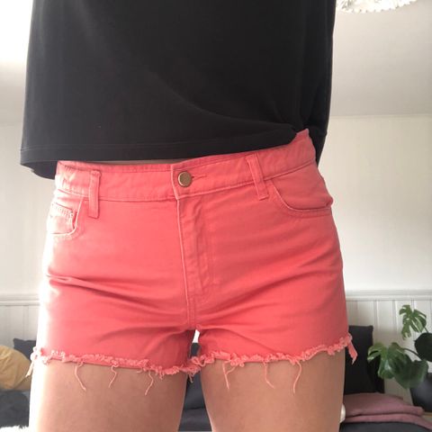 Shorts i nydelig farge - brukt 1 gang