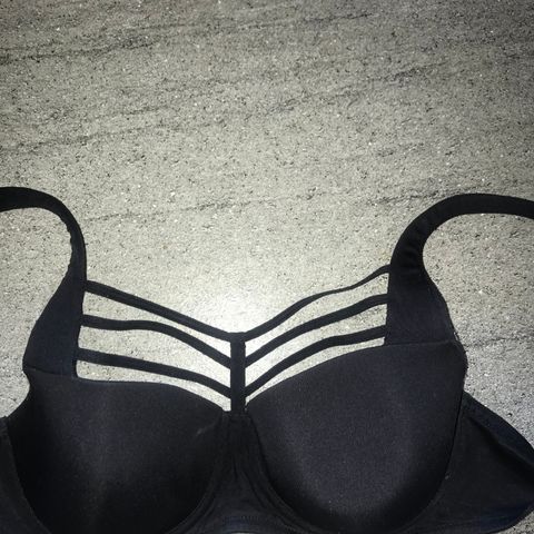 Lekker Undressed Marlies Deckers bh str 75d/80 C svart vurderes somgt lite brukt