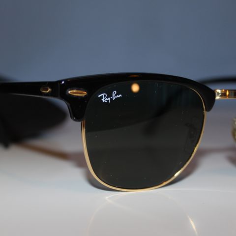 RAYBAN Clubmaster. Solbriller fra Rayban selges